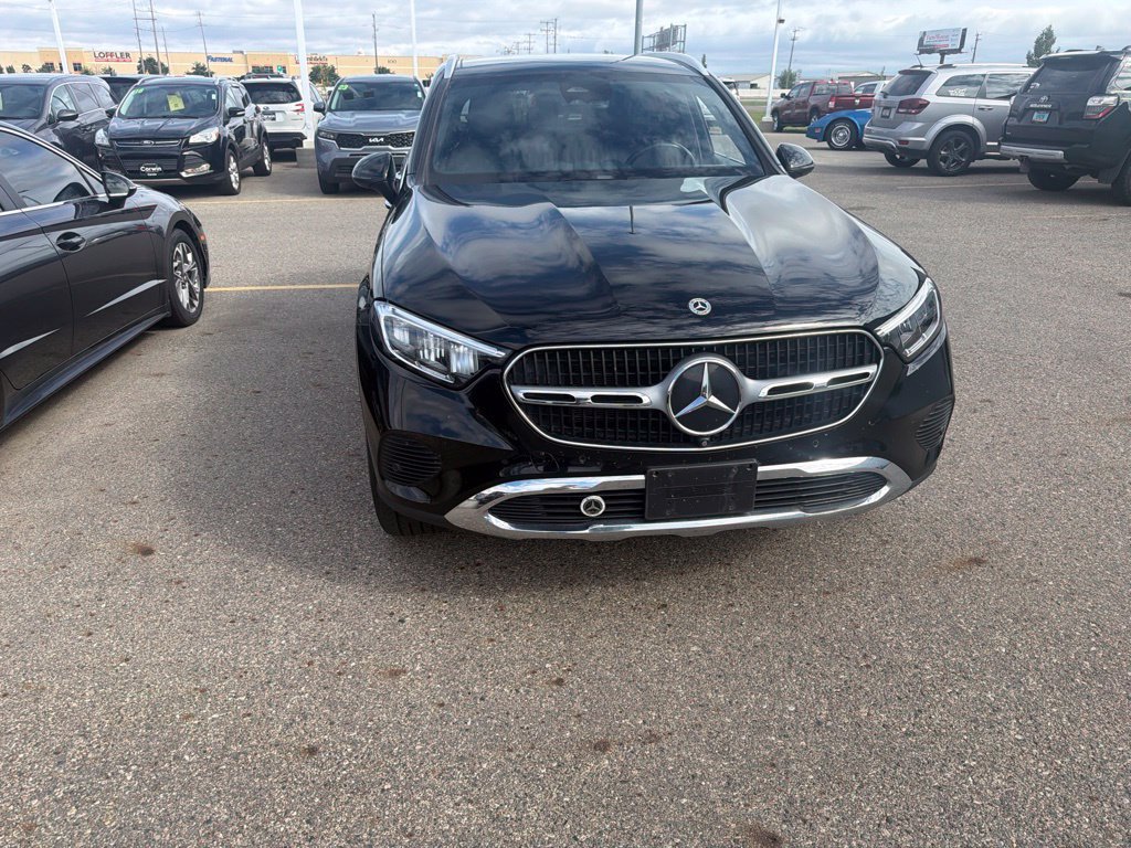 Used 2023 Mercedes-Benz GLC 300 4MATIC image 2