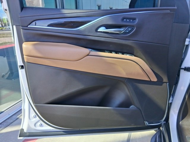 Used 2021 Cadillac Escalade Premium Luxury w/ LPO, Illumination Package image 13