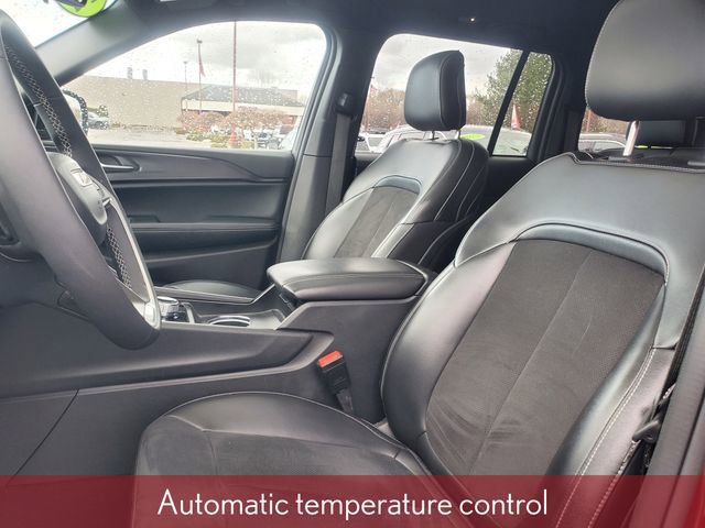 Used 2024 Jeep Grand Cherokee Altitude image 12