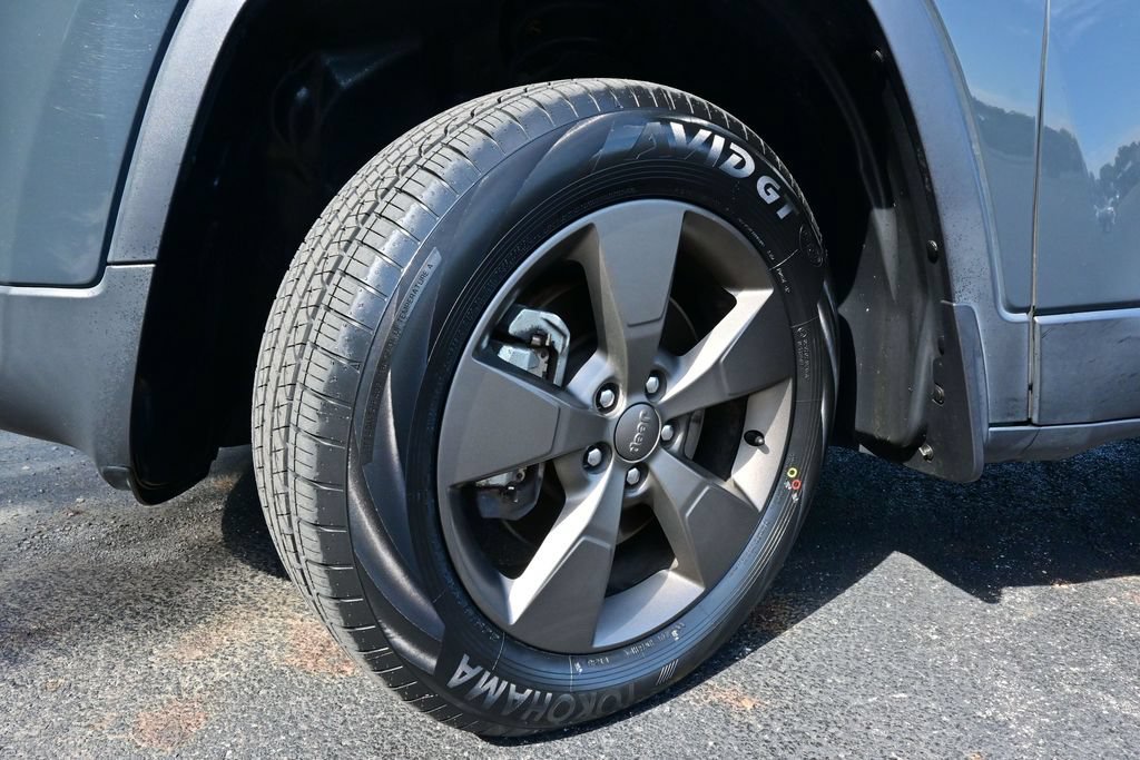 Used 2016 Jeep Cherokee 75th Anniversary AWD/4WD image 7