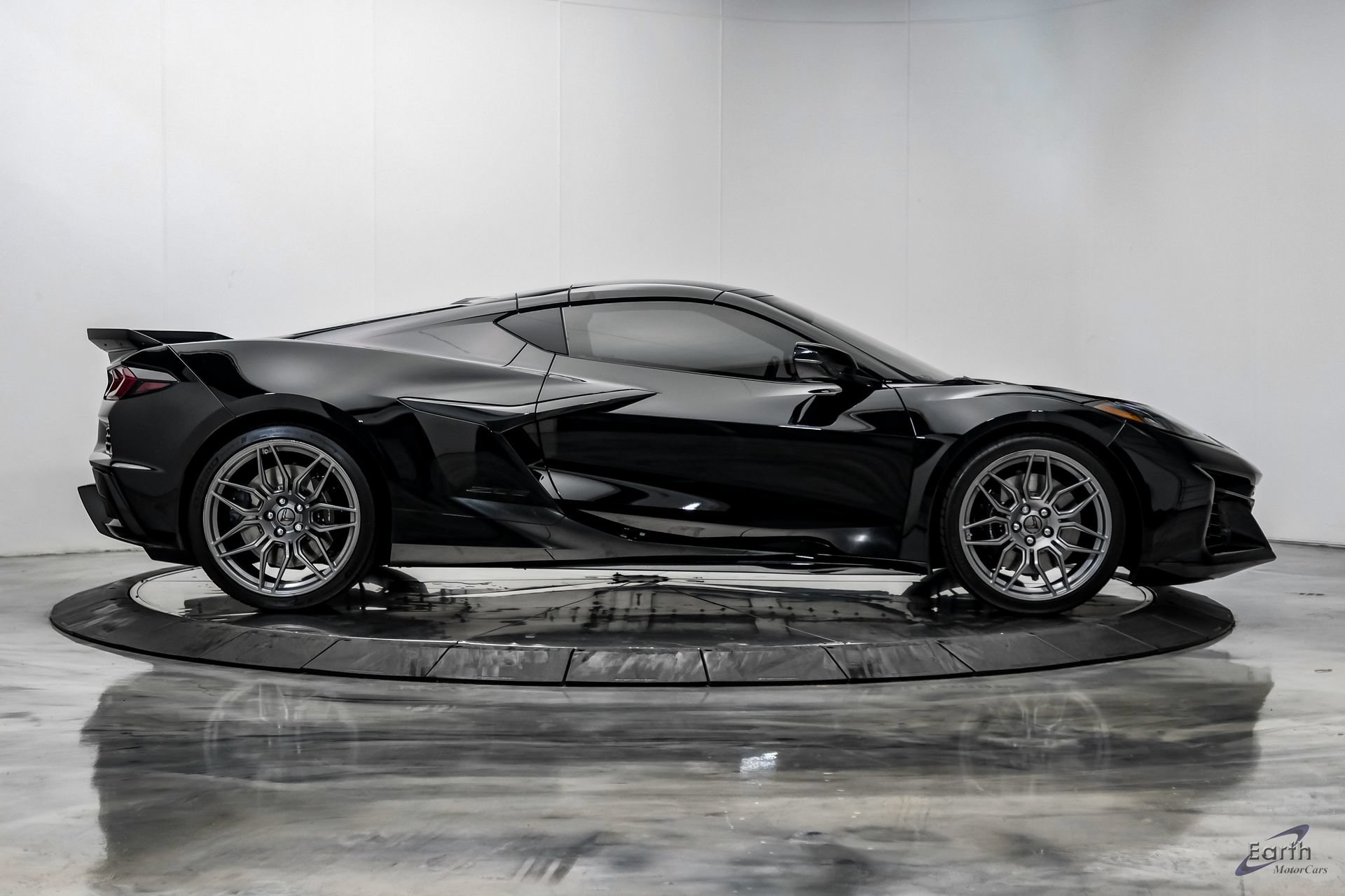 Used 2024 Chevrolet Corvette Z06 RWD image 28