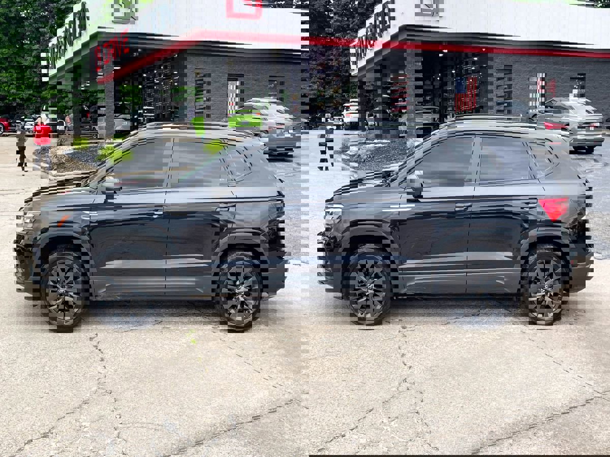 Used 2022 Volkswagen Taos S image 3