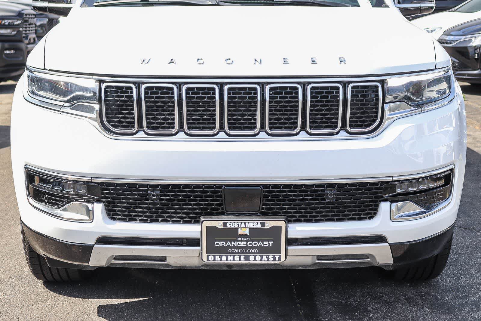 Used 2024 Jeep Wagoneer L Series II w/ Flexible Seating Group AWD/4WD image 9