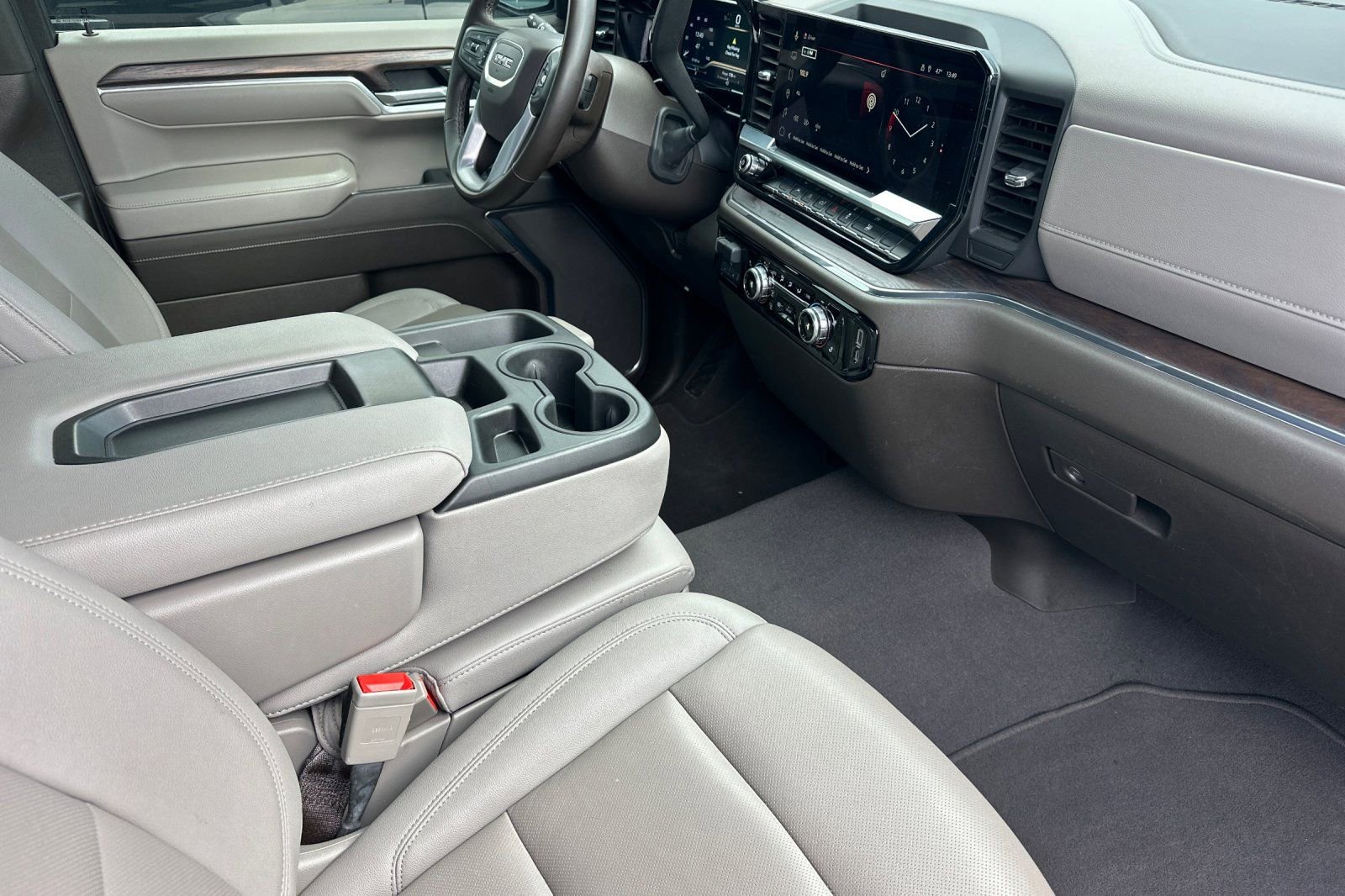 Used 2025 GMC Sierra 1500 SLT image 17