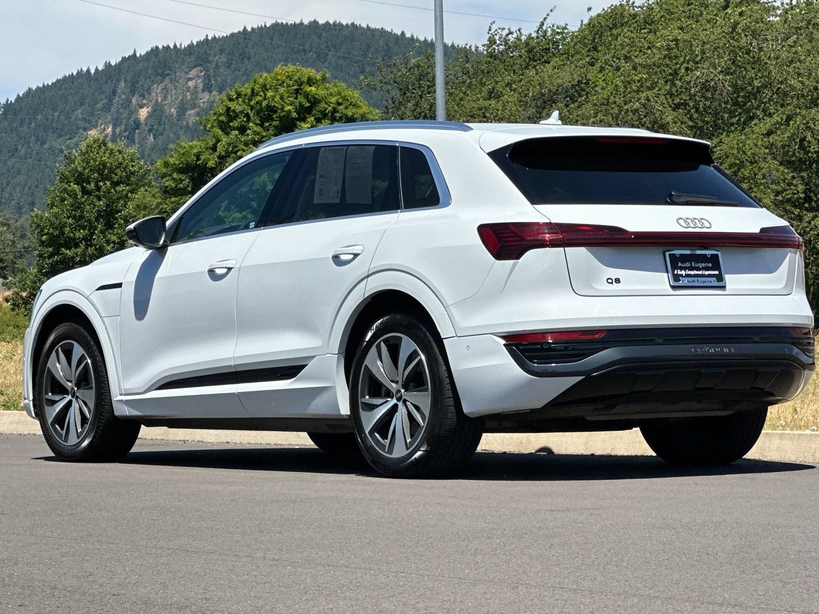 Used 2024 Audi Q8 e-tron Premium Plus w/ Premium Plus Package AWD/4WD image 5