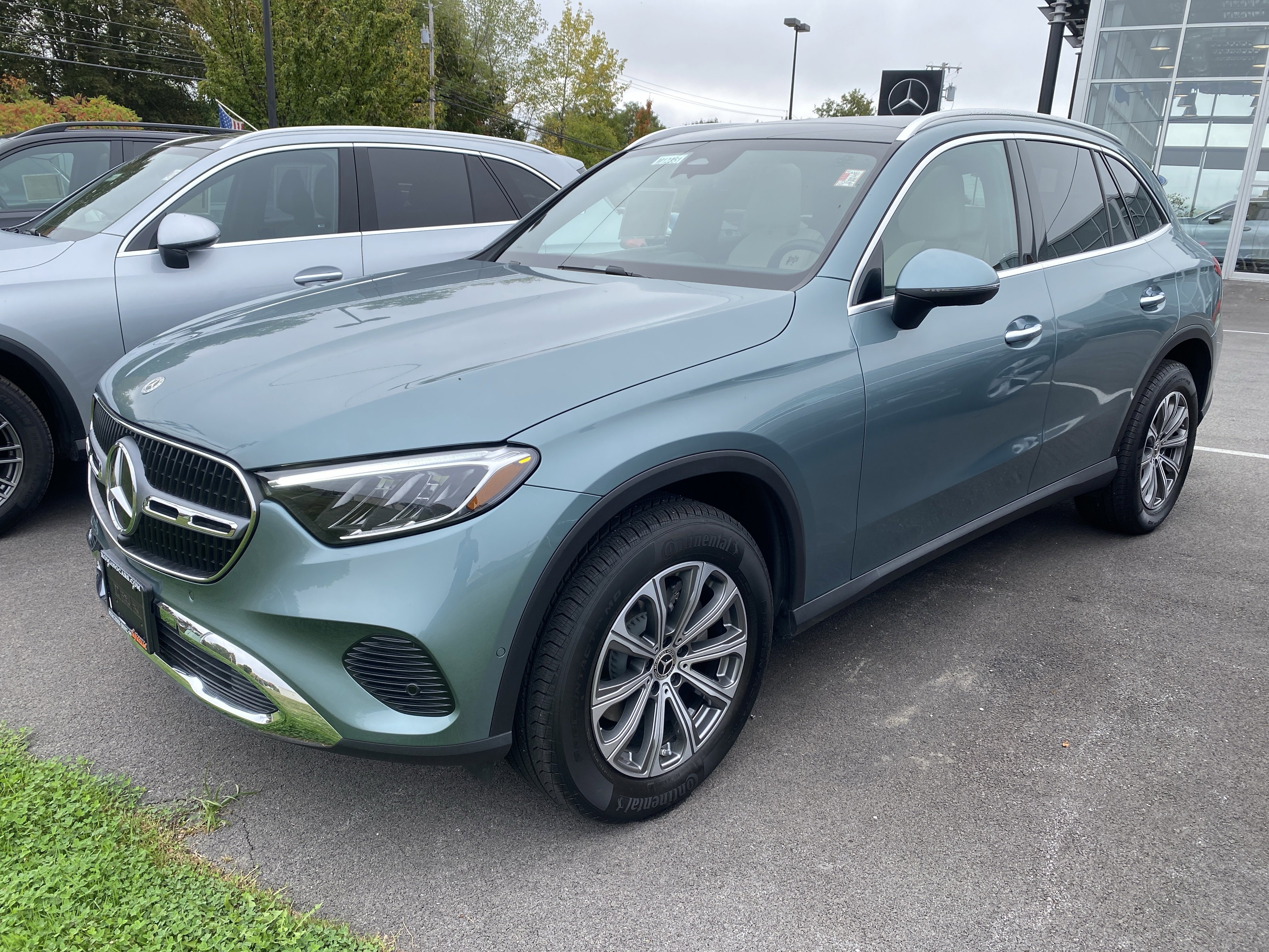Used 2025 Mercedes-Benz GLC 300 4MATIC image 4