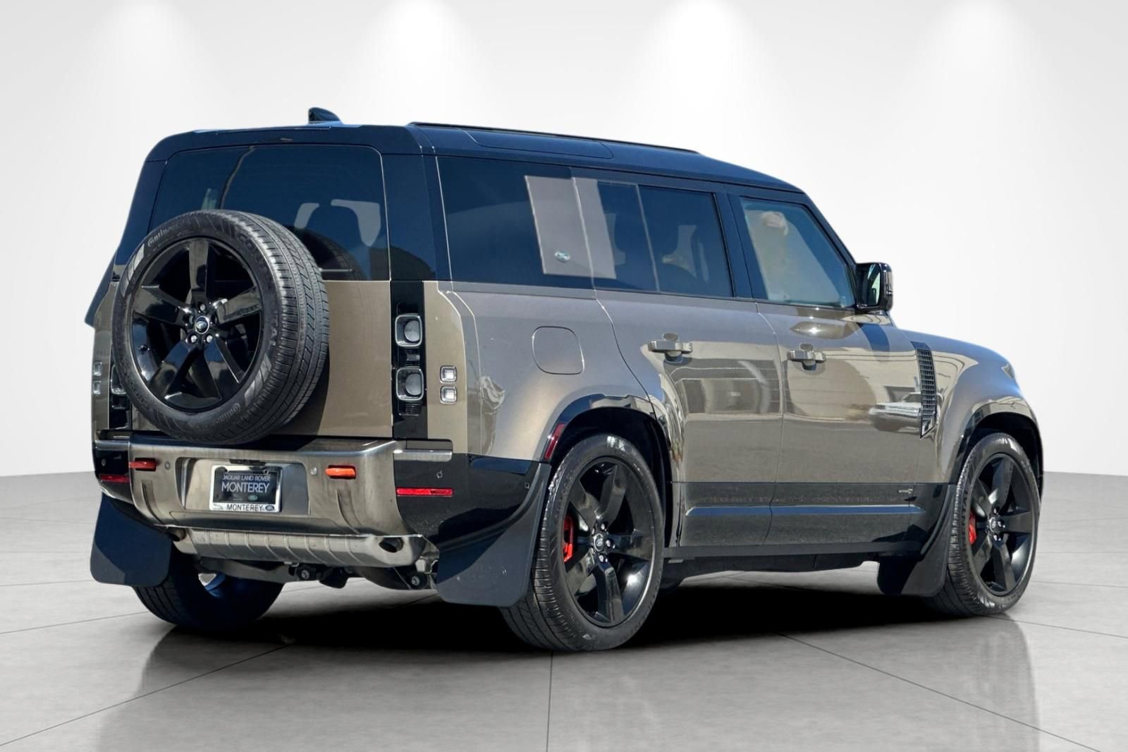 Used 2024 Land Rover Defender 110 X image 6