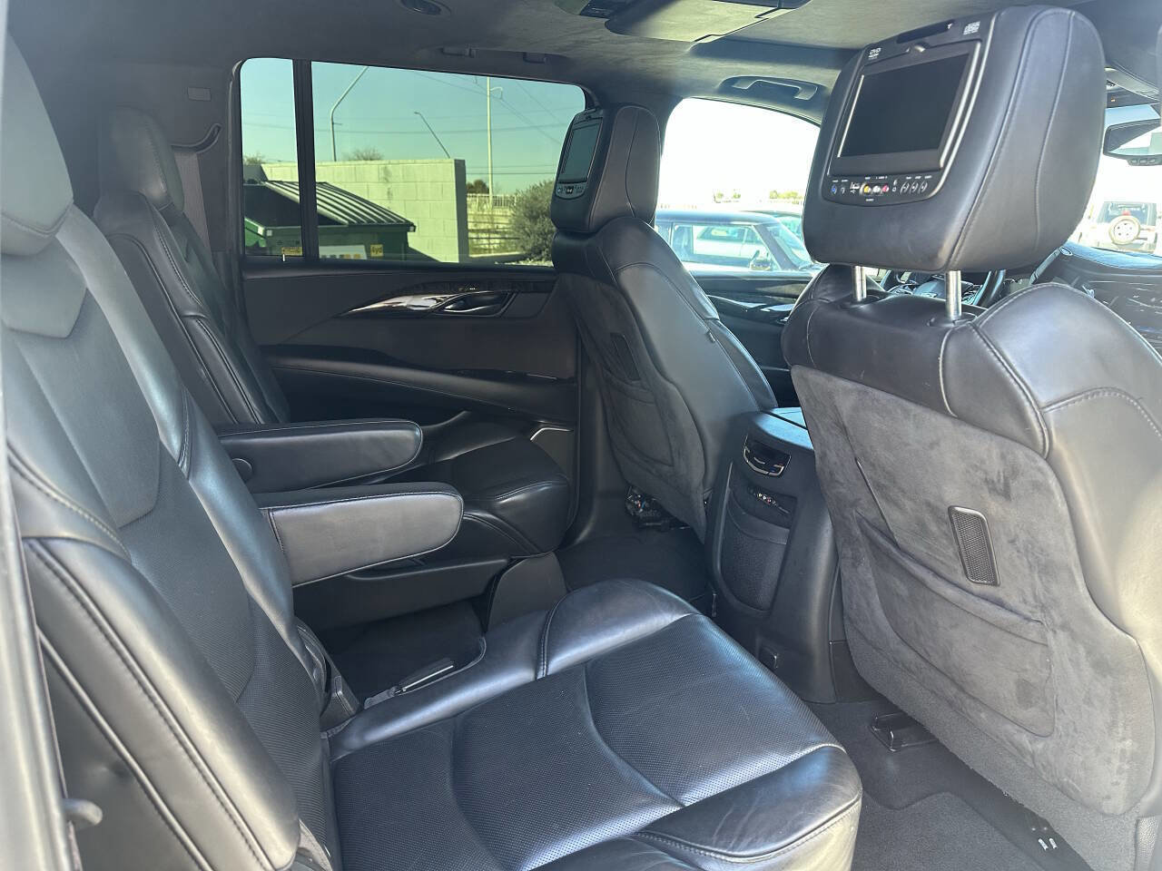 Used 2016 Cadillac Escalade ESV Platinum image 9