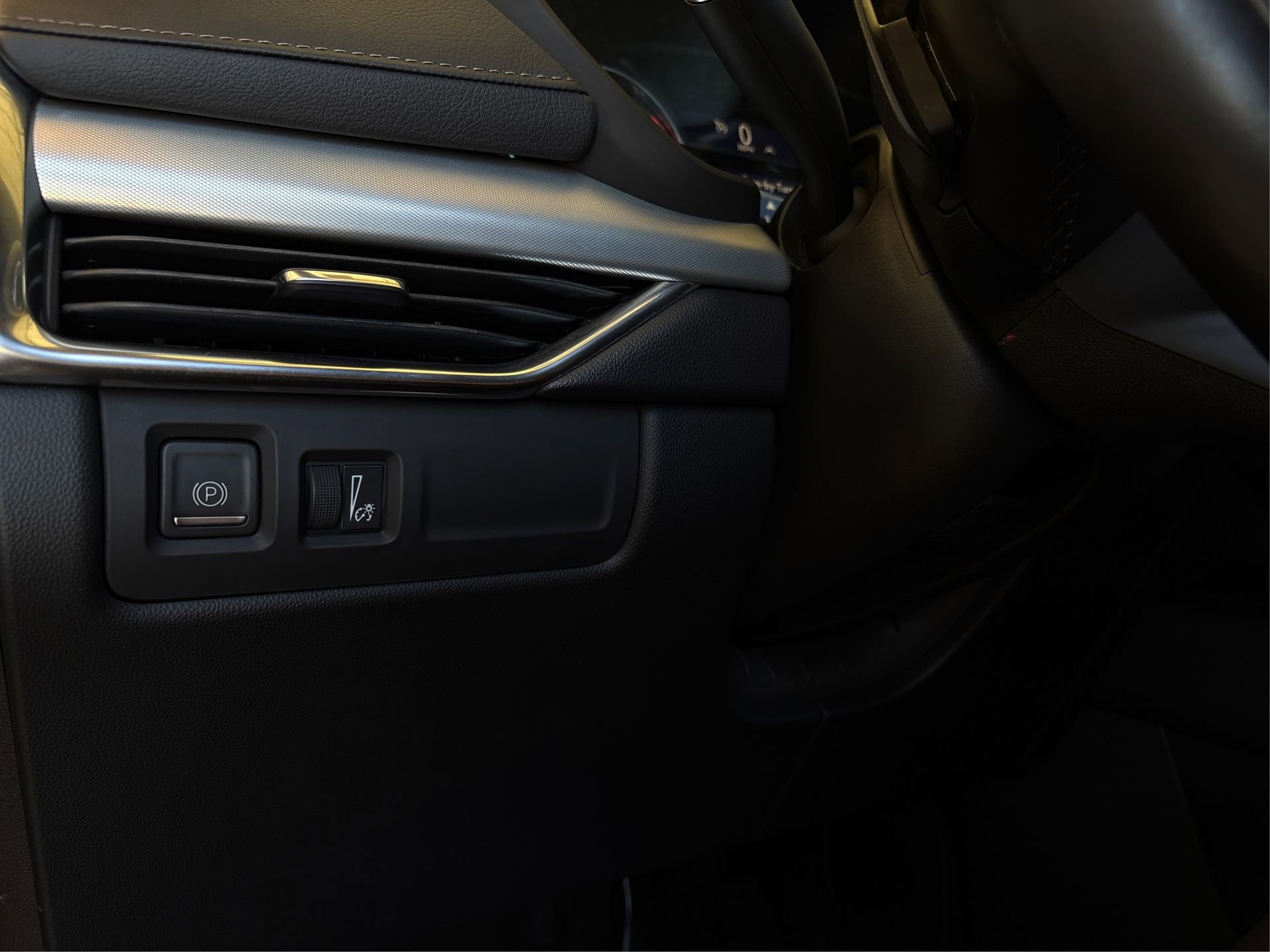 Used 2021 Cadillac XT4 Premium Luxury w/ Driver Awareness Package image 22