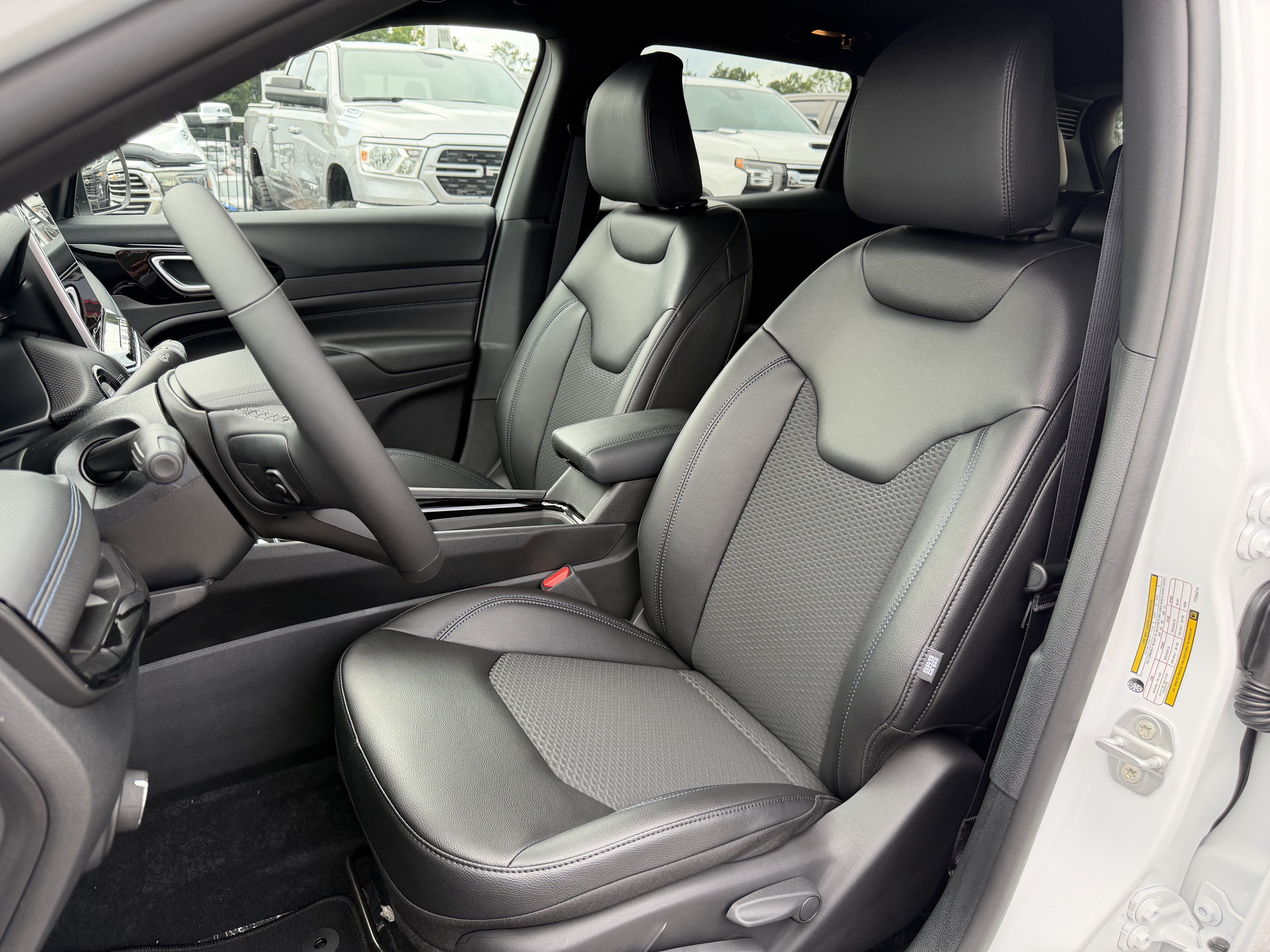 New 2026 Jeep Compass Latitude AWD/4WD image 16