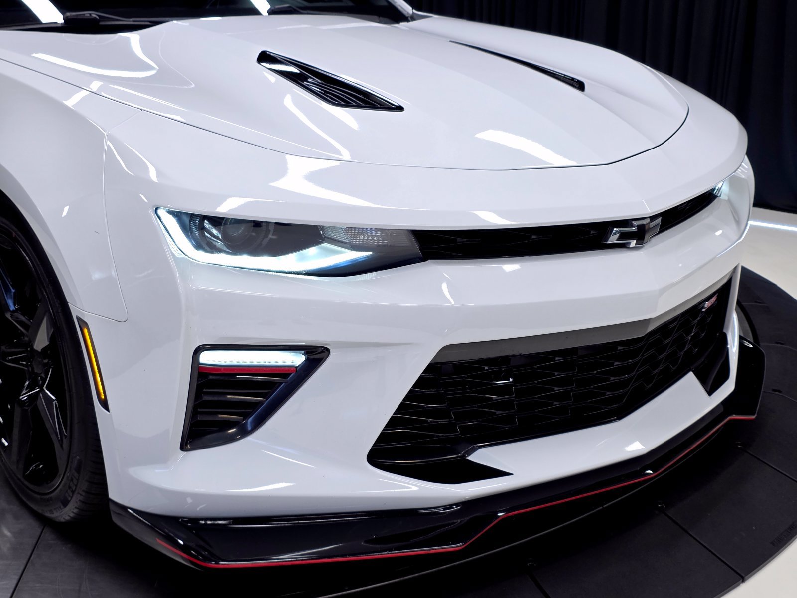 Used 2018 Chevrolet Camaro SS RWD image 53