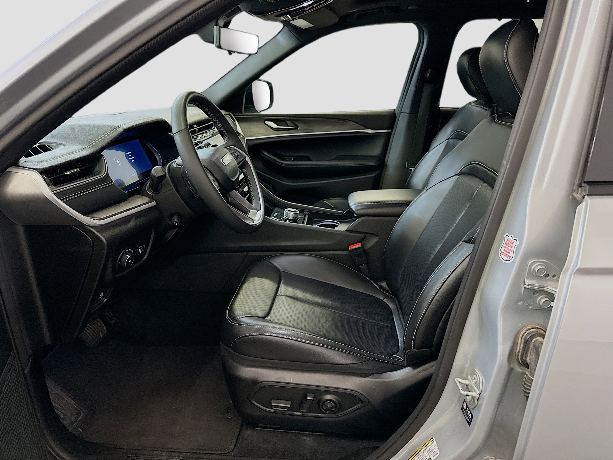 Used 2024 Jeep Grand Cherokee L Limited w/ Luxury Tech Group II image 13