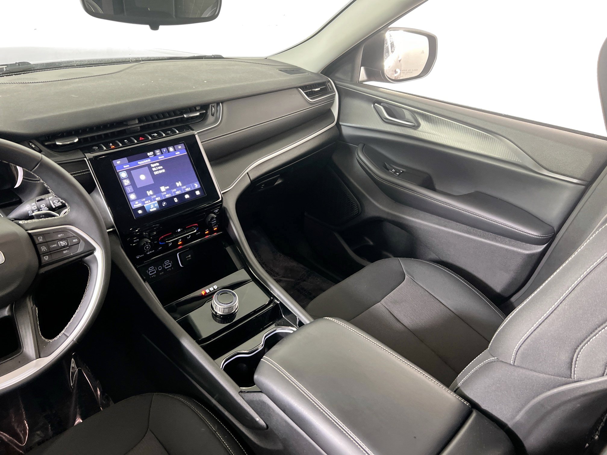 Used 2023 Jeep Grand Cherokee Laredo image 21