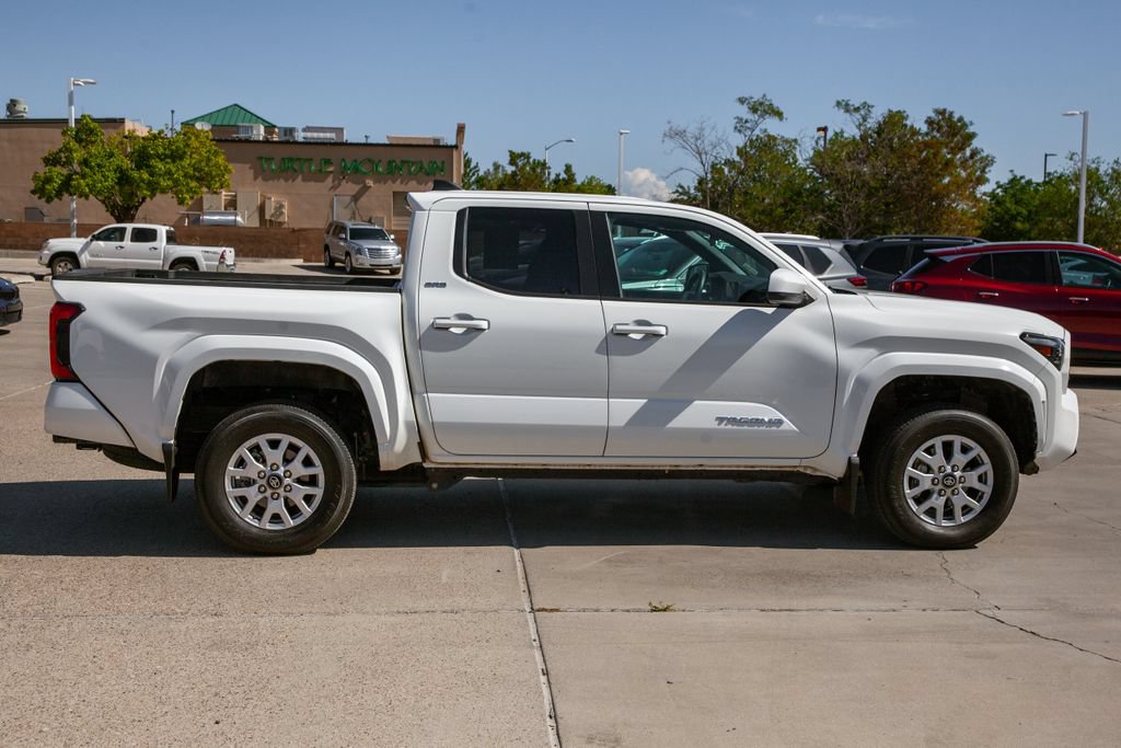 Used 2025 Toyota Tacoma SR5 AWD/4WD image 4