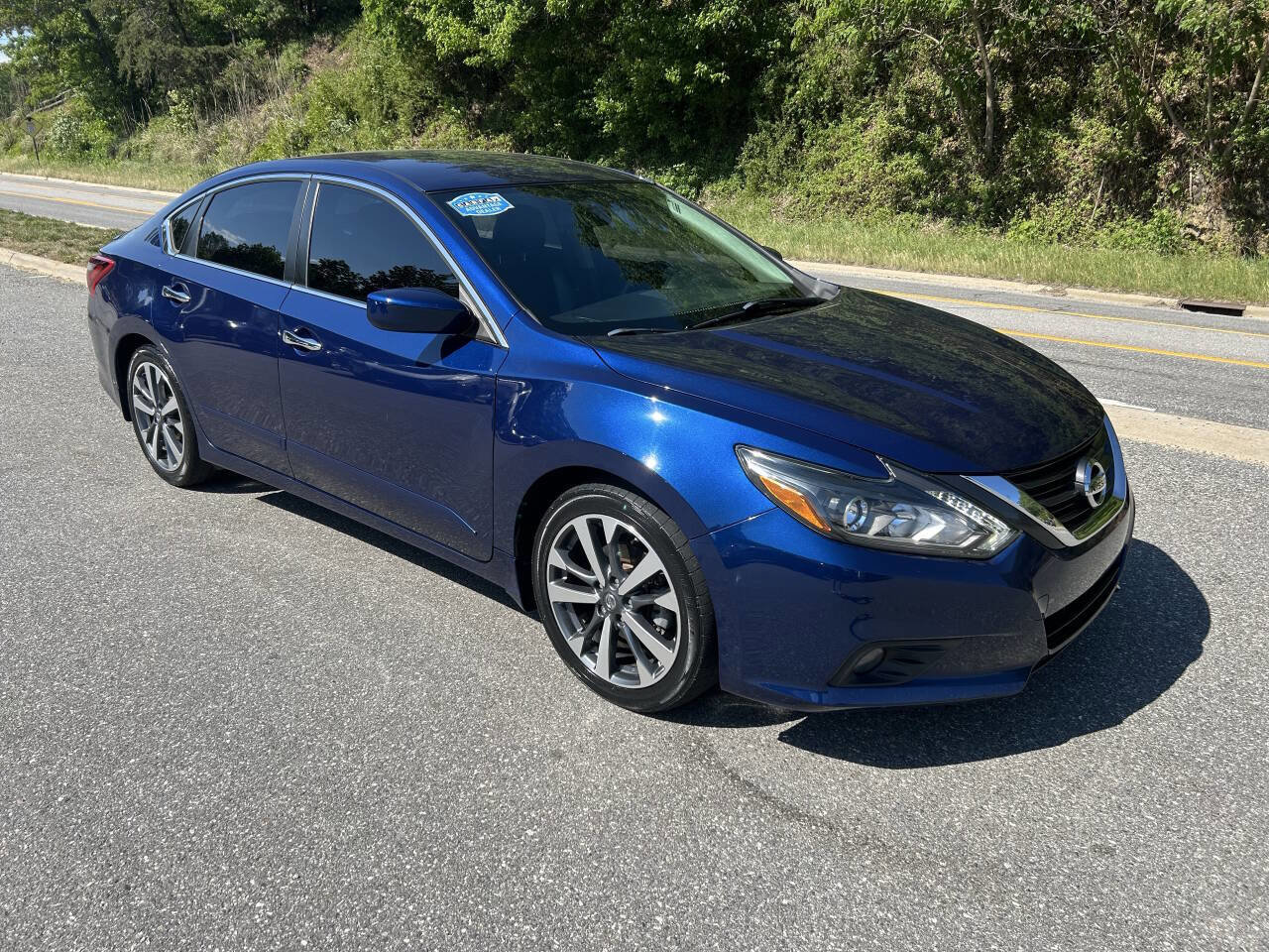 Used 2017 Nissan Altima 2.5 SR w/ LED Appearance Package FWD image 10