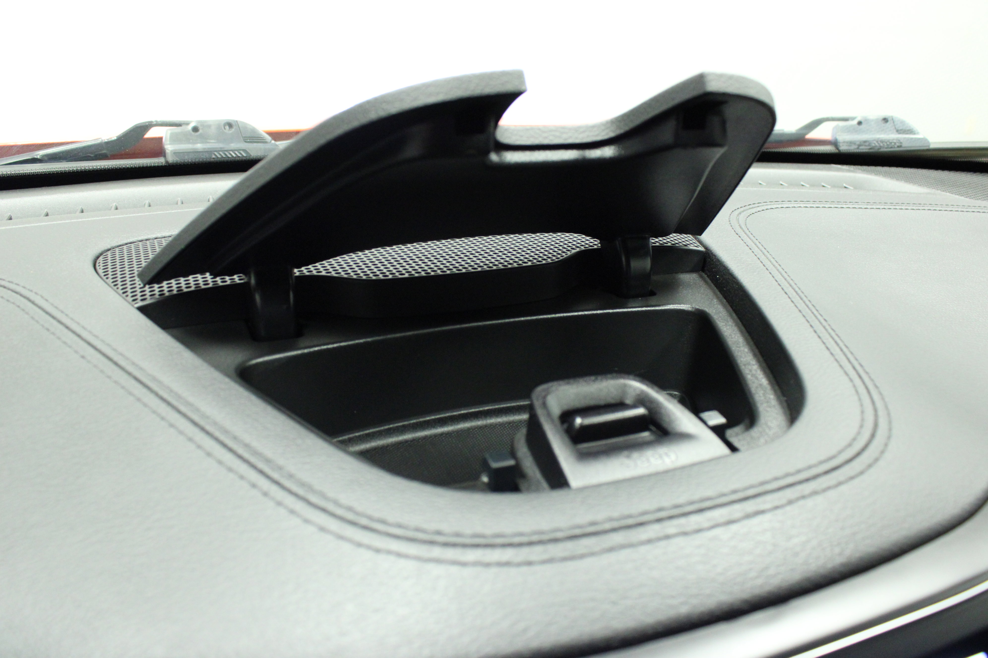 Used 2021 Jeep Cherokee Latitude Lux 80th Anniv w/ Quick Order Package 26U 80TH image 24