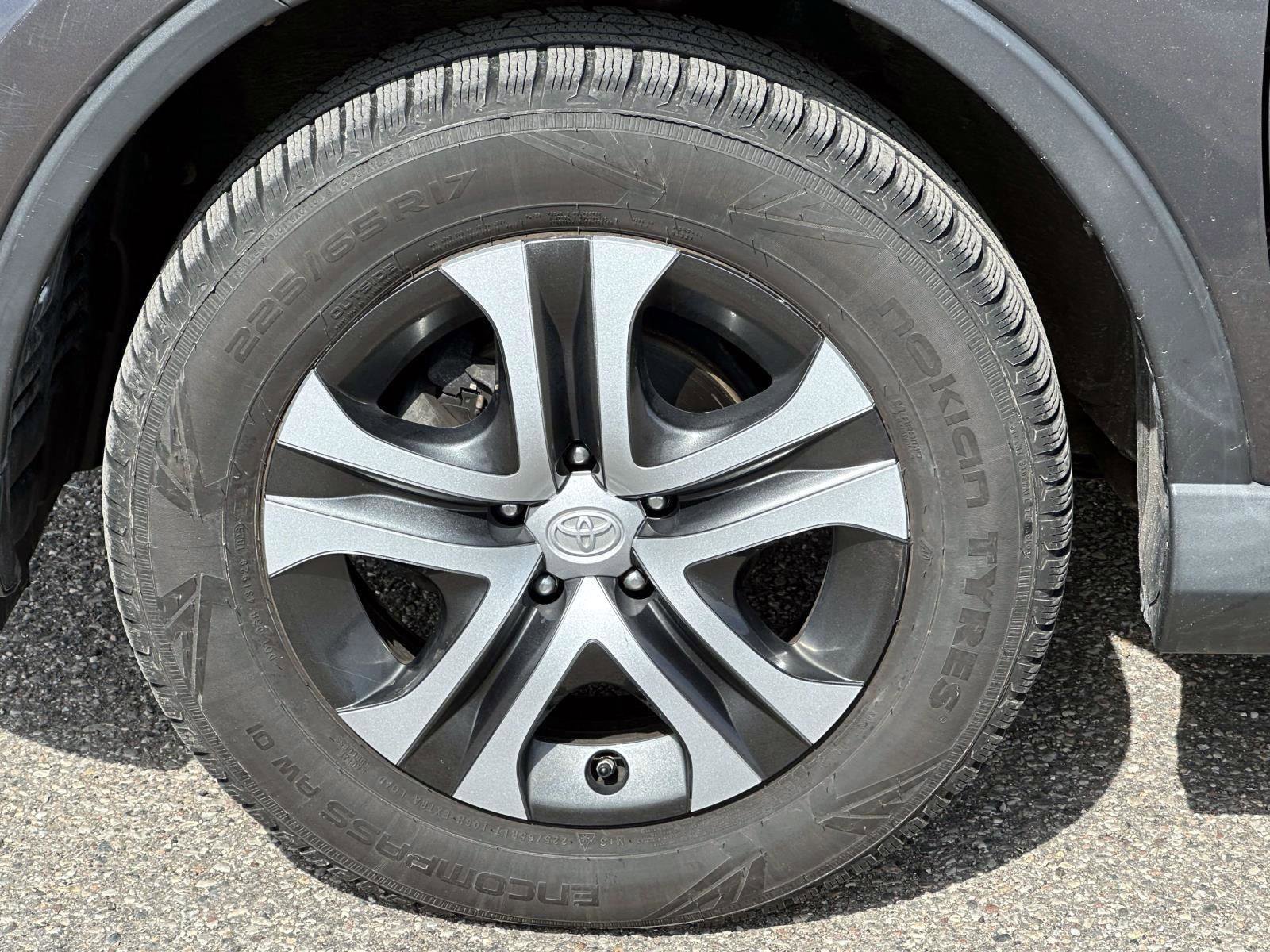 Used 2018 Toyota RAV4 LE image 8