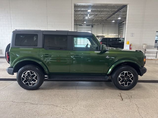 Used 2025 Ford Bronco Outer Banks image 2