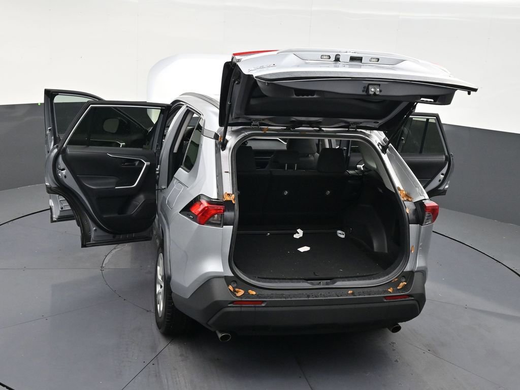 Used 2020 Toyota RAV4 LE FWD image 32