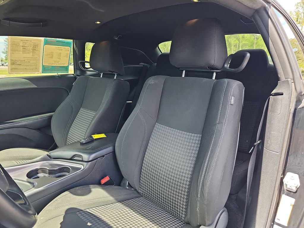 Used 2016 Dodge Challenger R/T image 18