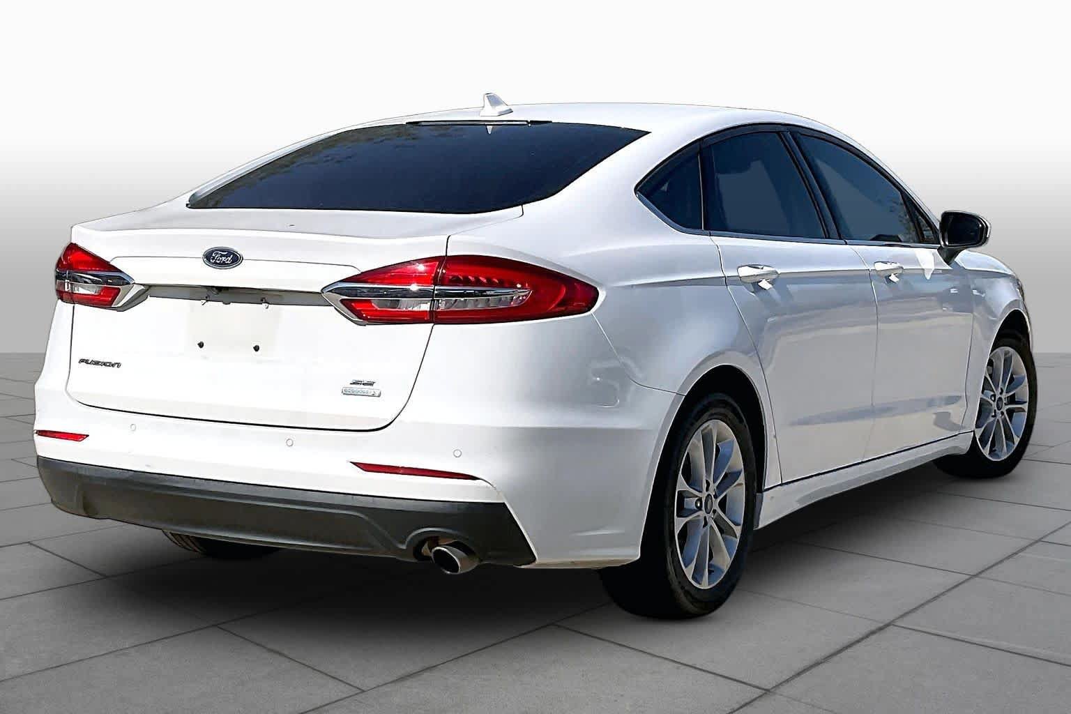 Used 2020 Ford Fusion SE FWD image 13