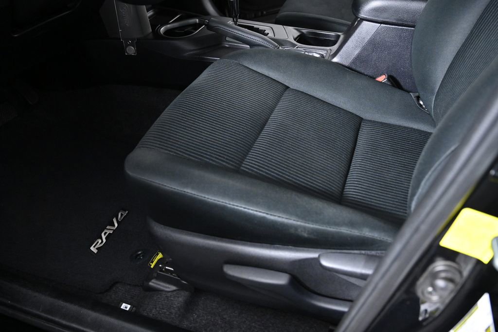 Used 2016 Toyota RAV4 LE image 22