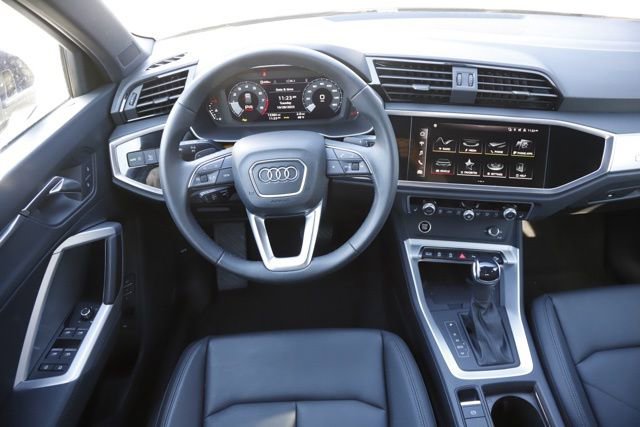 Used 2025 Audi Q3 2.0T Premium image 18