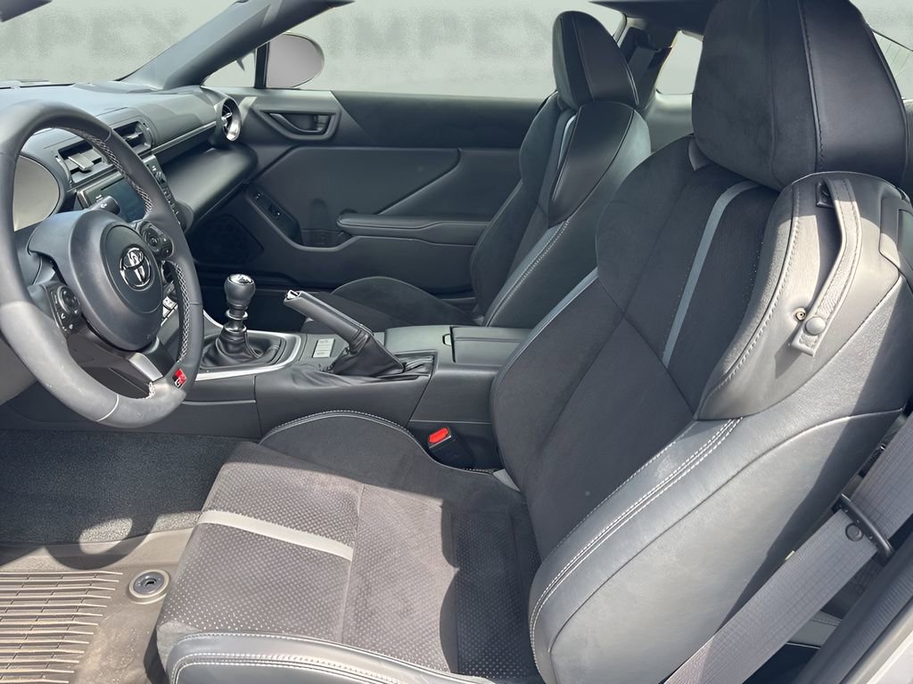 Used 2025 Toyota GR86 Premium w/ Performance Package RWD image 10