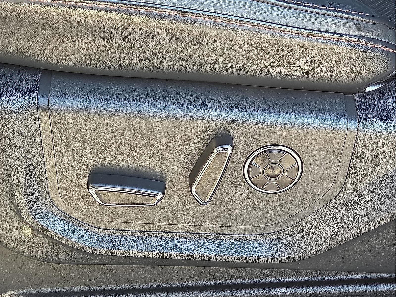 Used 2022 Ford F250 Platinum w/ FX4 Off-Road Package image 15