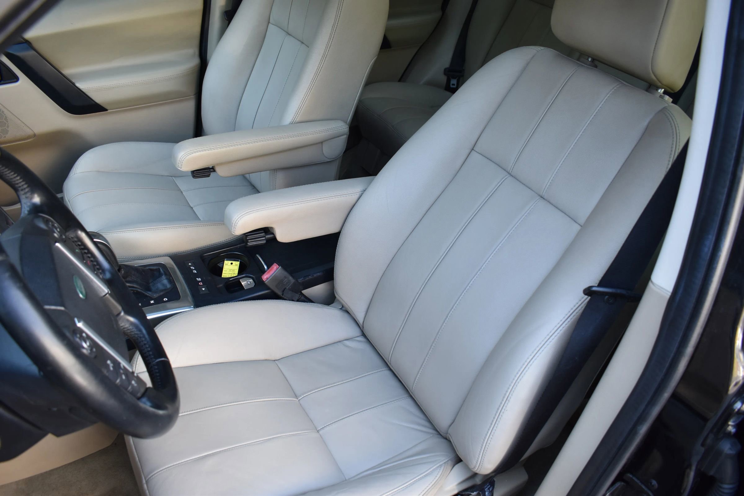 Used 2013 Land Rover LR2 HSE image 19