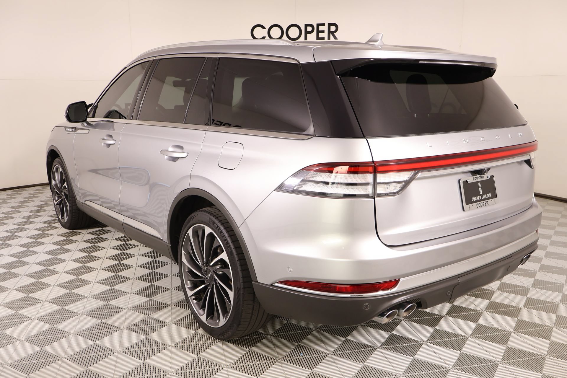 Used 2020 Lincoln Aviator Reserve w/ Equipment Group 202A AWD/4WD image 25