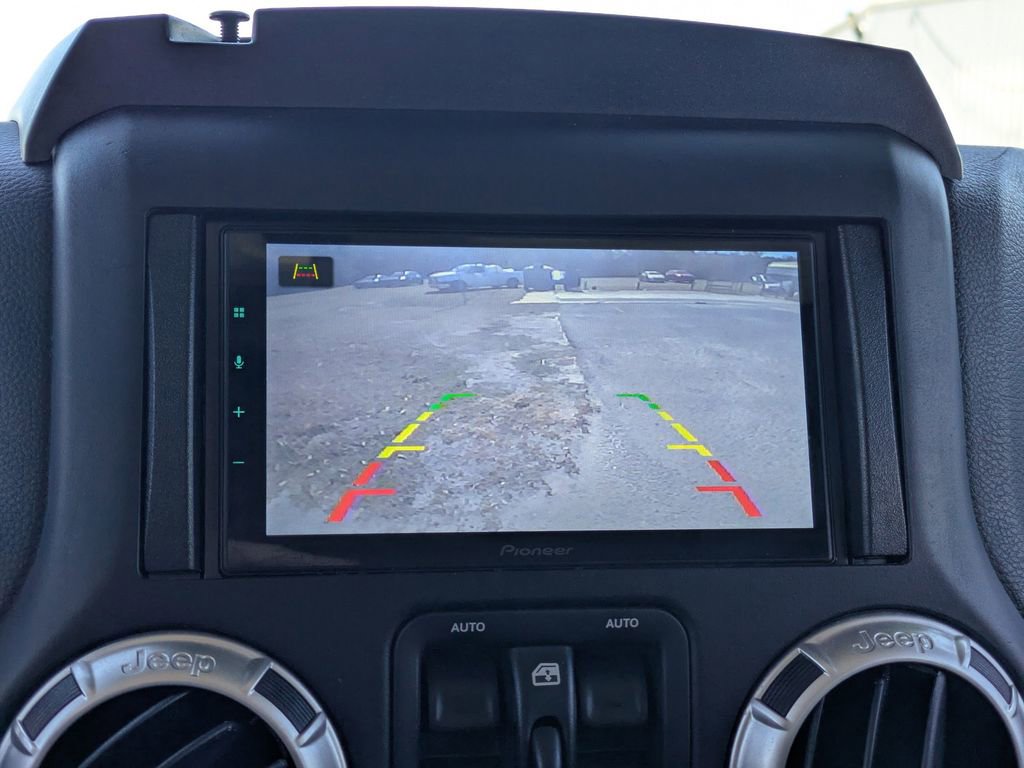 Used 2017 Jeep Wrangler Unlimited Sahara w/ Connectivity Group image 23