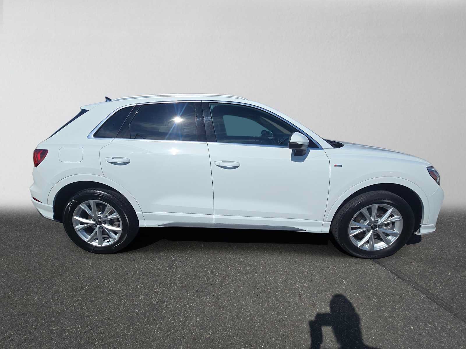 Used 2023 Audi Q3 2.0T Premium Plus w/ Premium Plus Package AWD/4WD image 2
