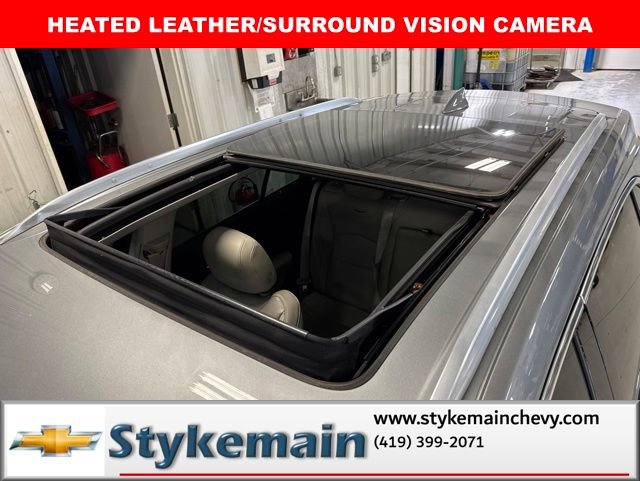 Used 2023 Cadillac XT4 Premium Luxury w/ Enhanced Visibility Package FWD image 2