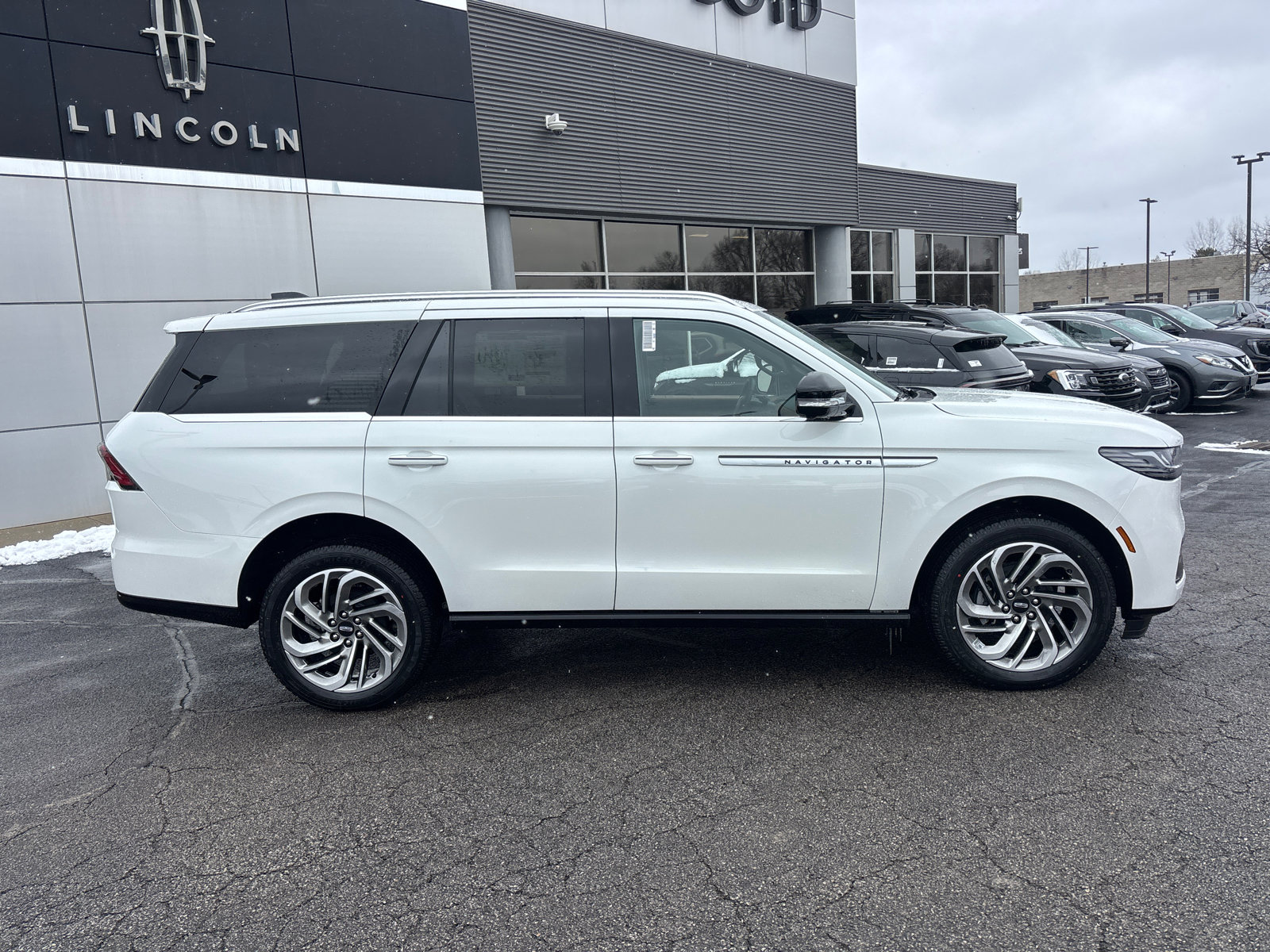 New 2026 Lincoln Navigator Reserve image 8