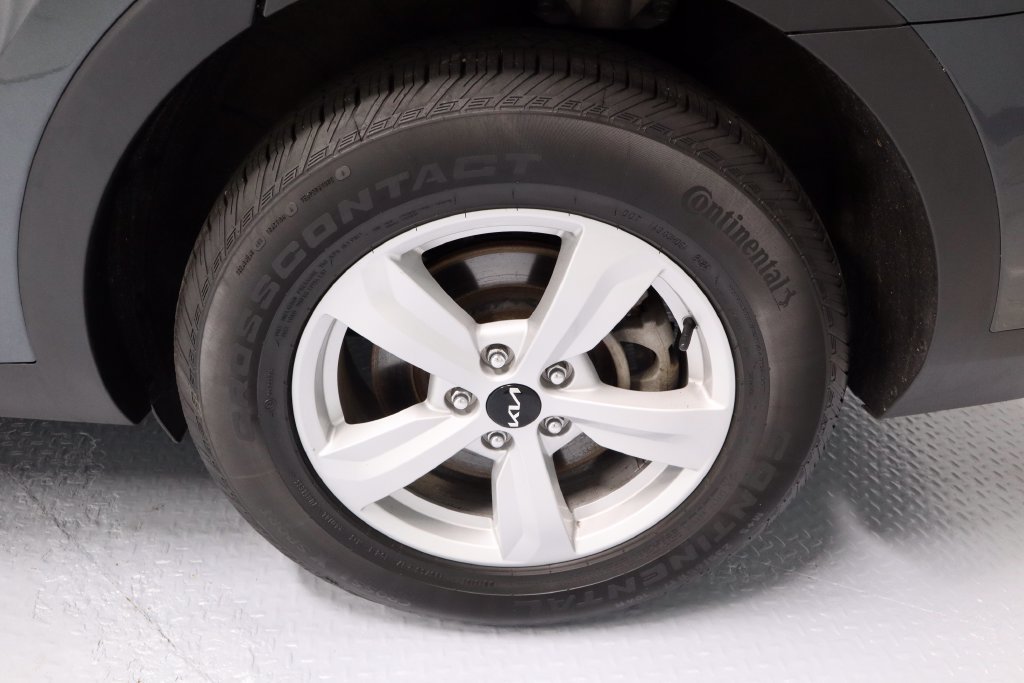 Used 2025 Kia Sorento LX FWD image 18