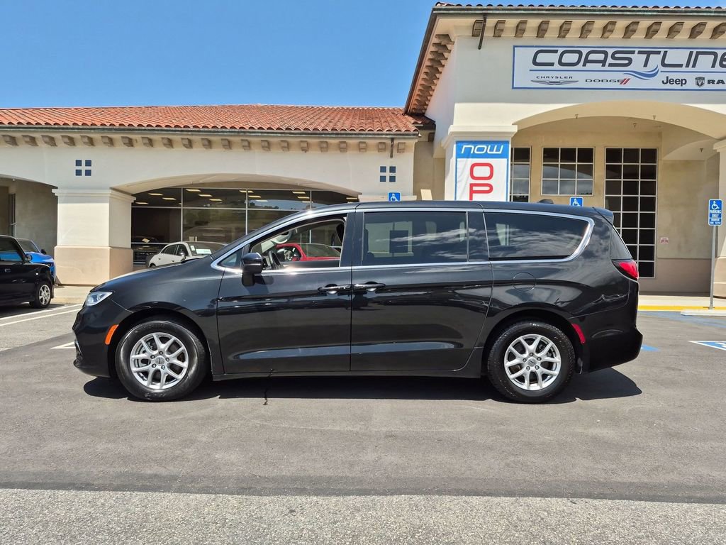 Certified 2023 Chrysler Pacifica Touring-L FWD image 8