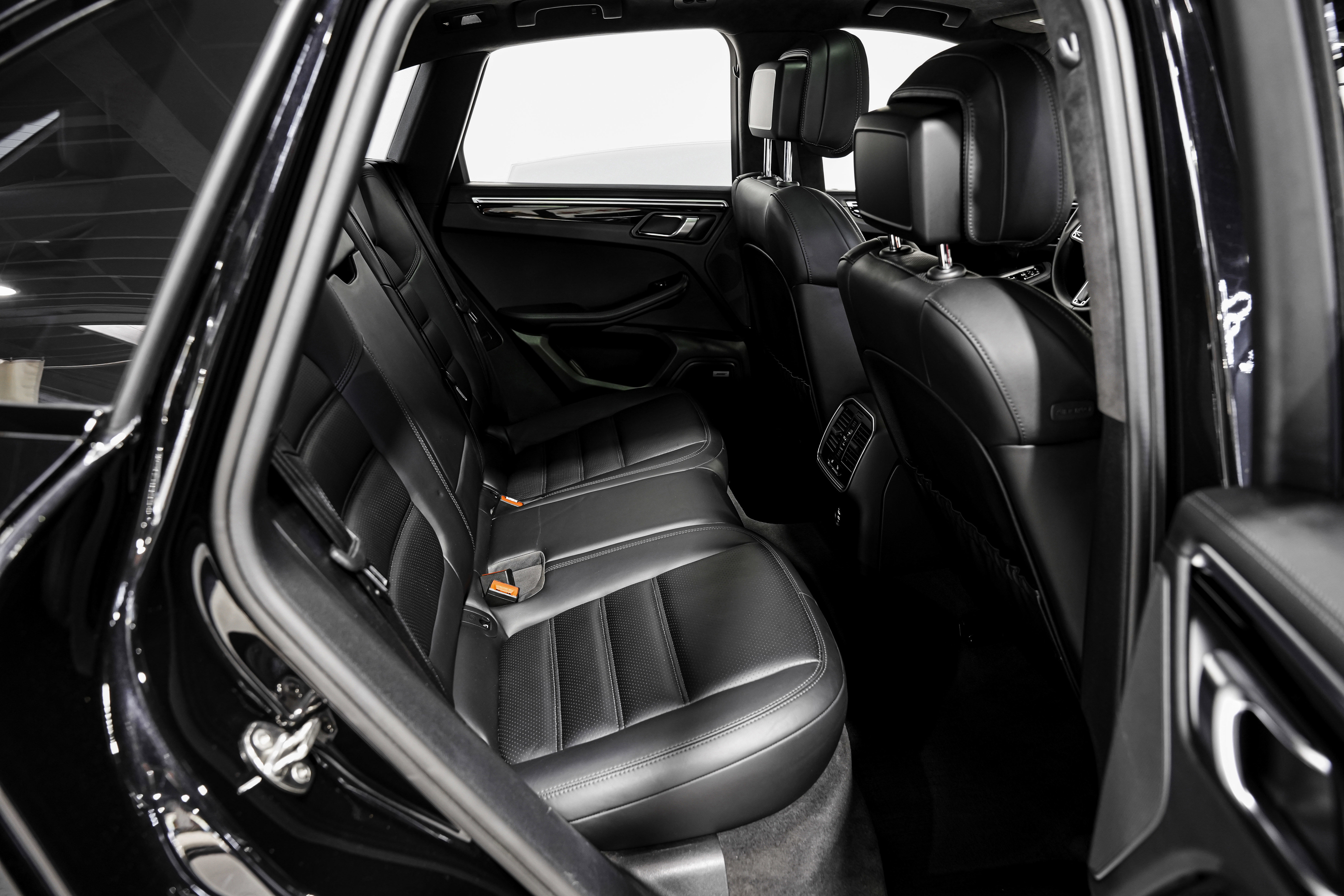 Used 2020 Porsche Macan Turbo image 28