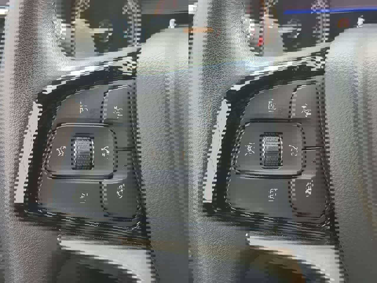 Used 2023 Buick Enclave Essence image 24