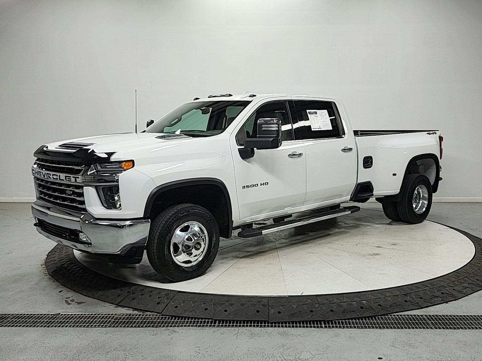 Used 2023 Chevrolet Silverado 3500 LTZ w/ LTZ Convenience Package AWD/4WD image 7