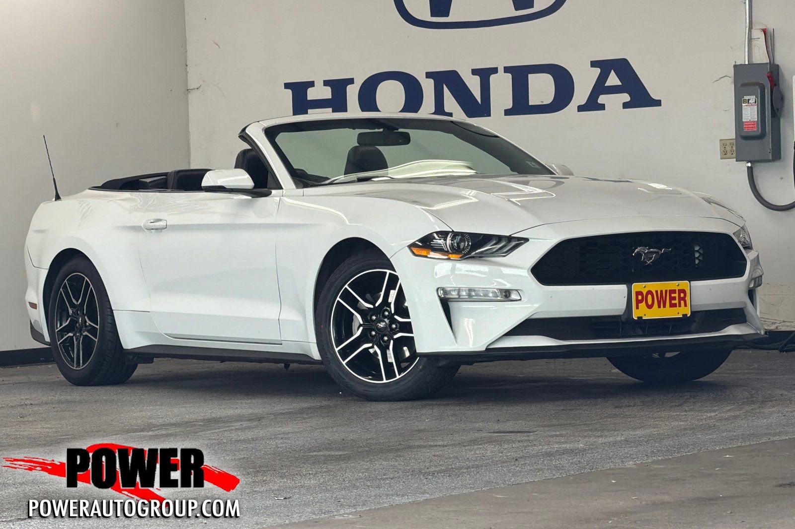 Used 2019 Ford Mustang Premium RWD image 1