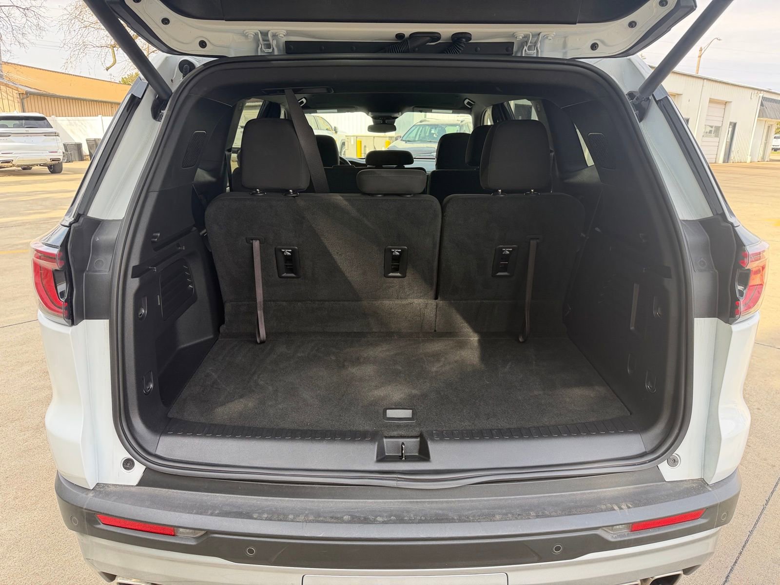 Used 2025 GMC Acadia Elevation AWD/4WD image 33