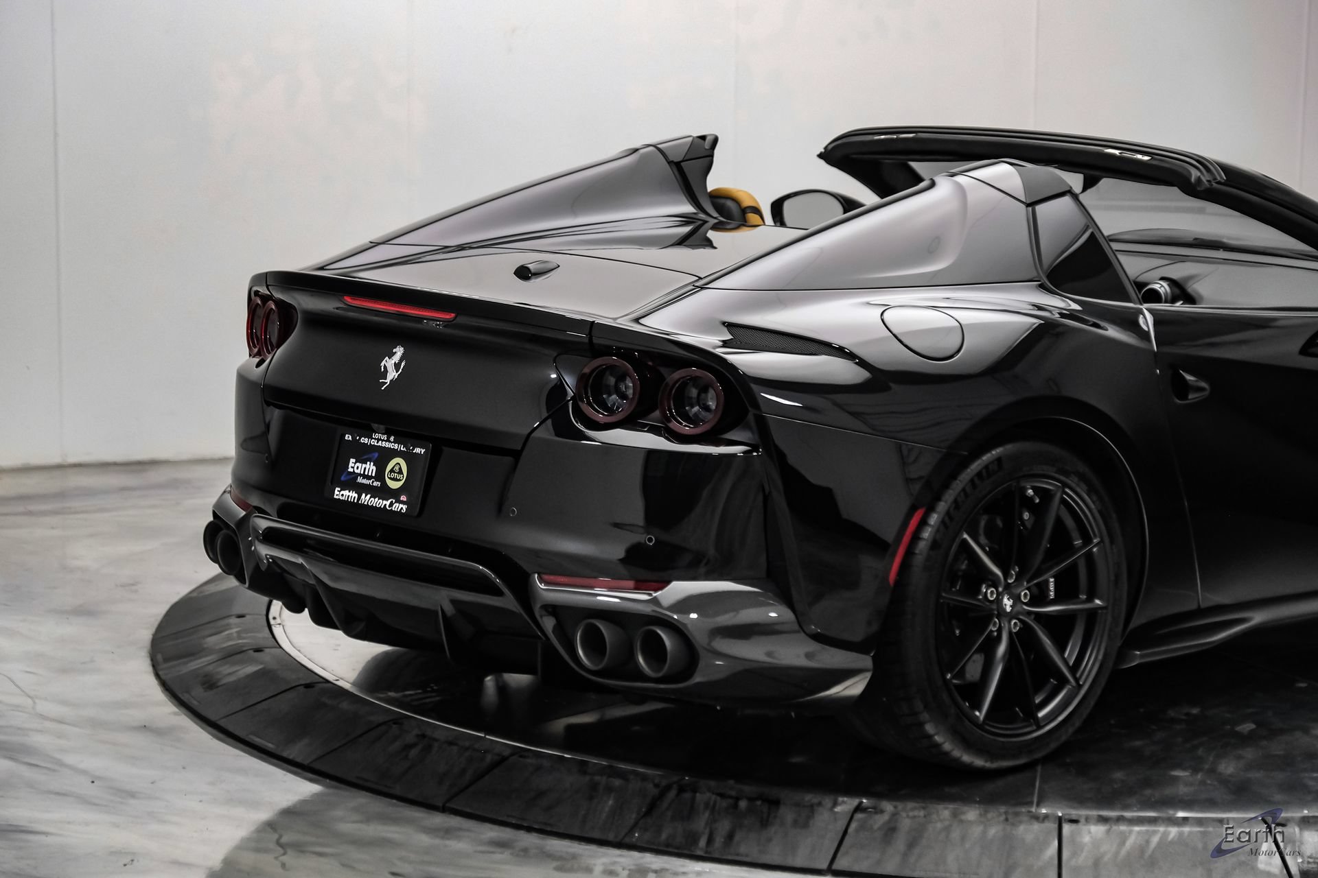 Used 2022 Ferrari 812 GTS RWD image 24