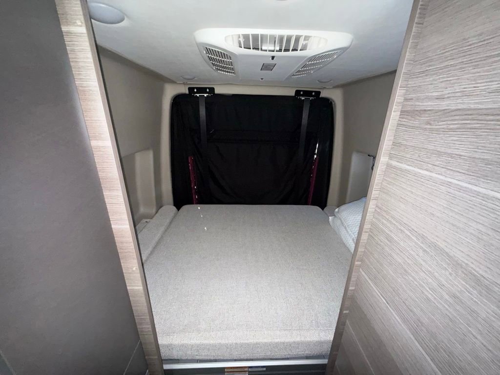 Used 2023 Mercedes-Benz Sprinter 2500 image 40