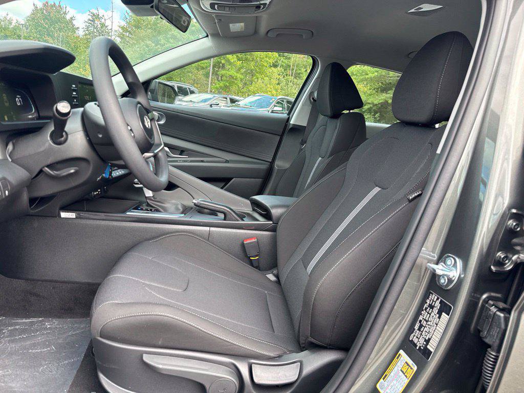 New 2026 Hyundai Elantra SE FWD image 19