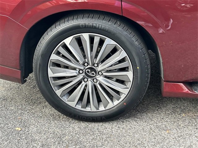 Certified 2025 INFINITI QX80 Sensory image 11