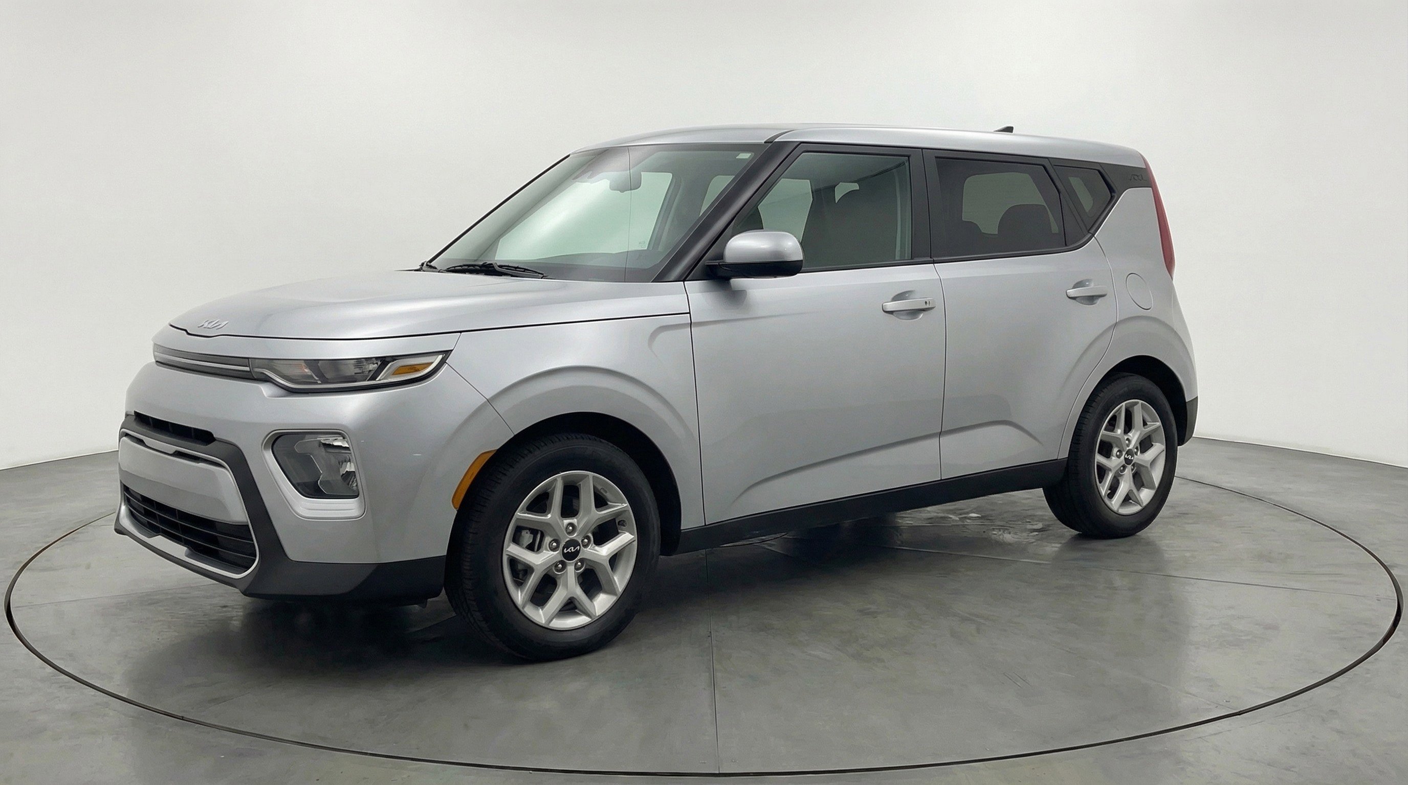 Used 2025 Kia Soul LX w/ LX Technology Package image 3