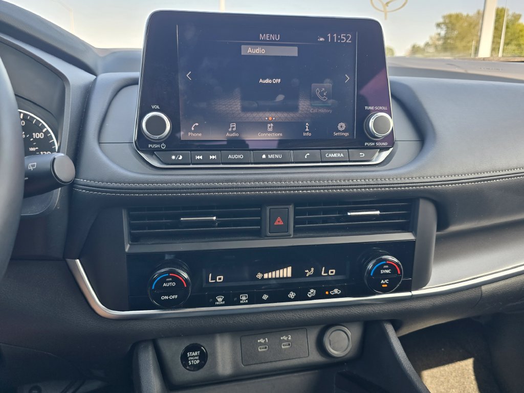 Used 2025 Nissan Rogue SV FWD image 24
