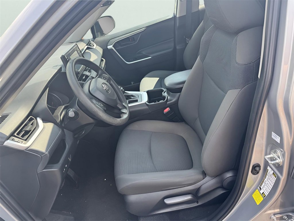 Used 2022 Toyota RAV4 LE image 30