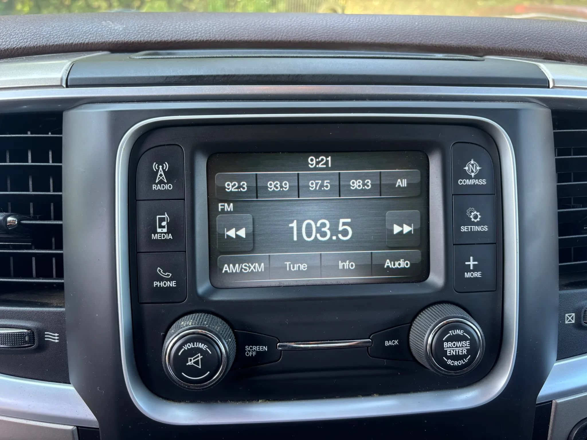 Used 2014 RAM 2500 SLT AWD/4WD image 16